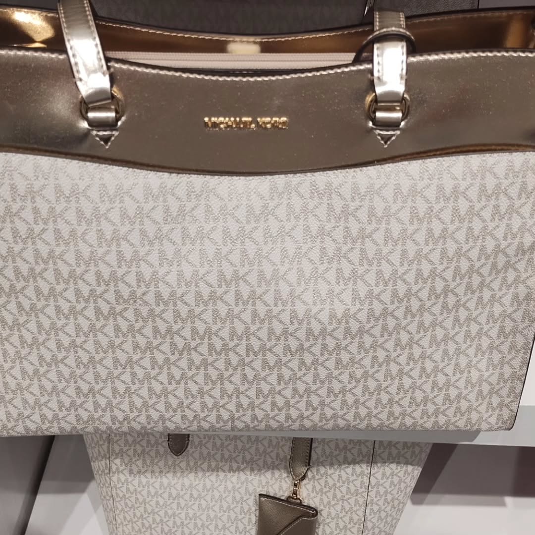 Michael Kors "Jet Set Travel" Small Wallet